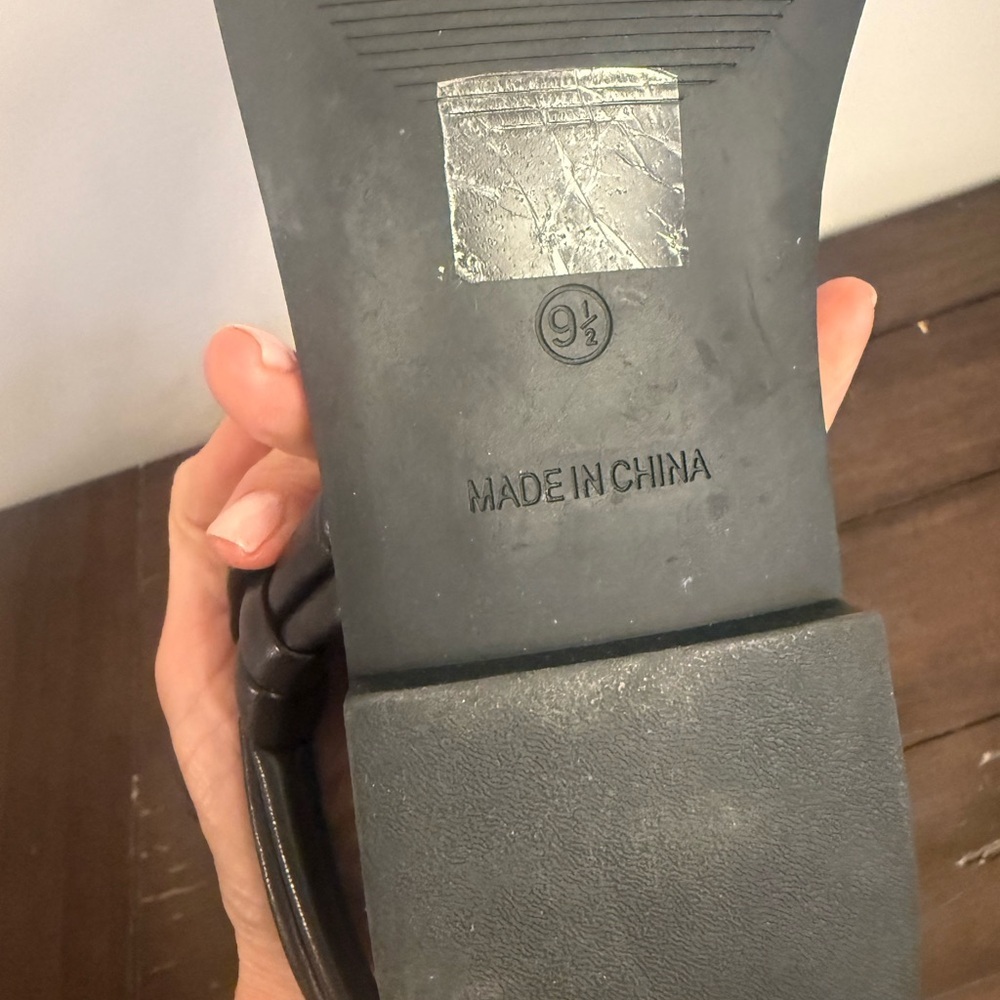 Steve Madden Black Knotted Strap Stud-Trim Sandals - Picture 4 of 5